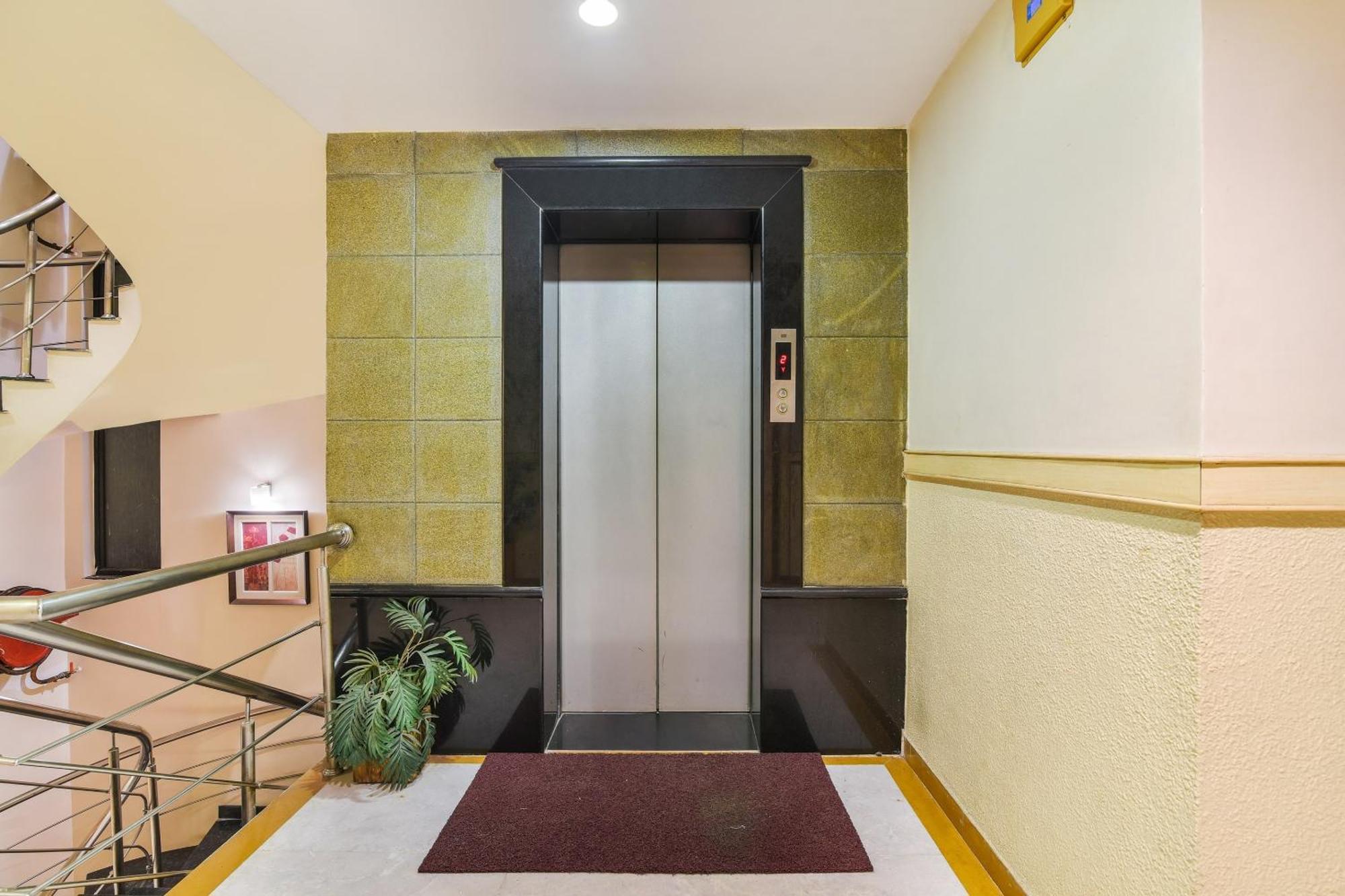 Hotel Super Capital O Grand Plaza Coimbatore Exterior foto
