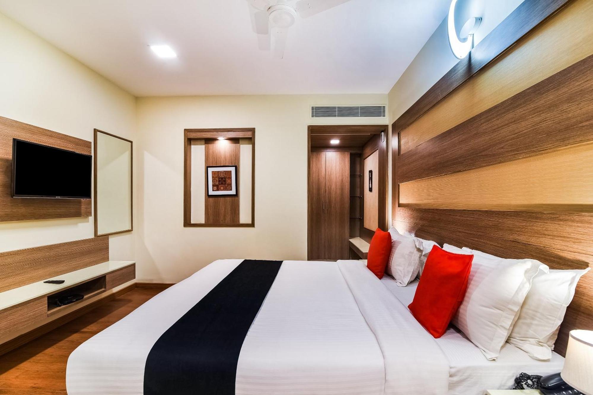 Hotel Super Capital O Grand Plaza Coimbatore Exterior foto