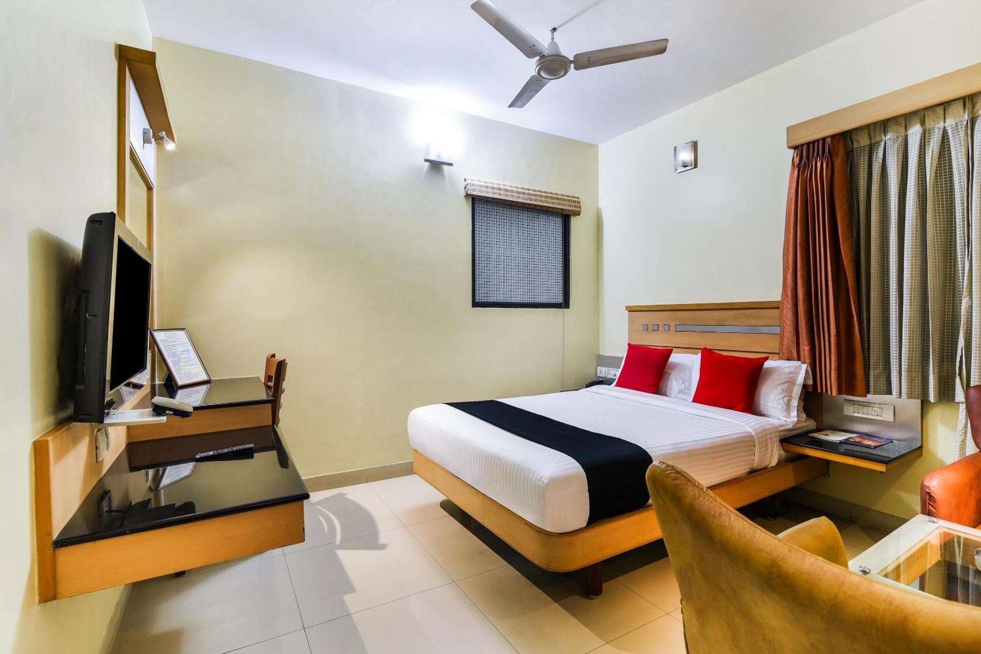 Hotel Super Capital O Grand Plaza Coimbatore Exterior foto