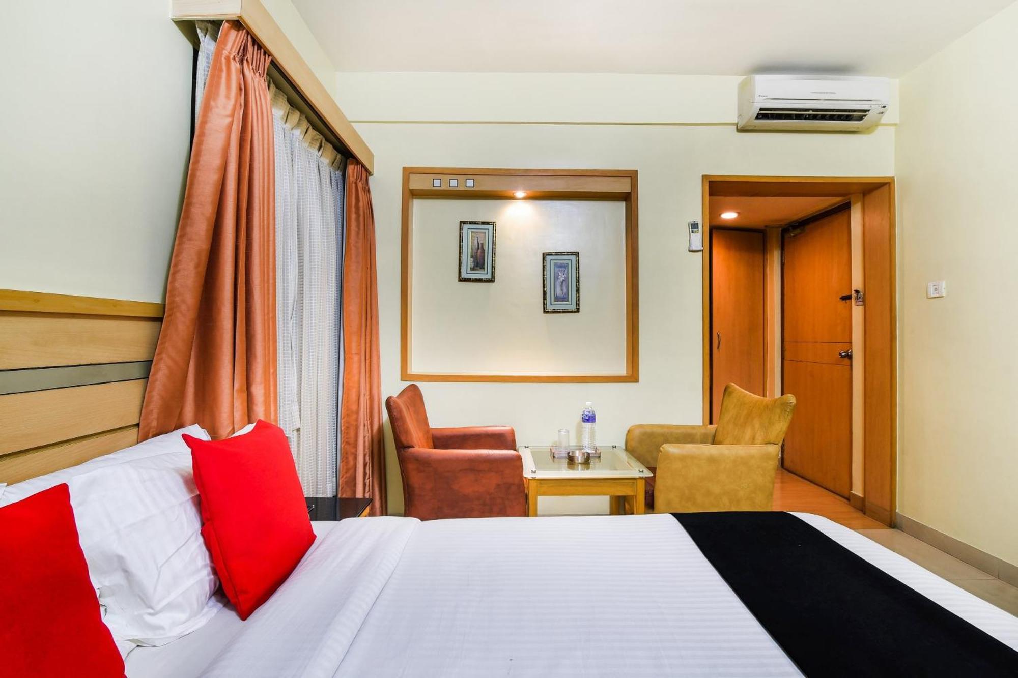 Hotel Super Capital O Grand Plaza Coimbatore Exterior foto