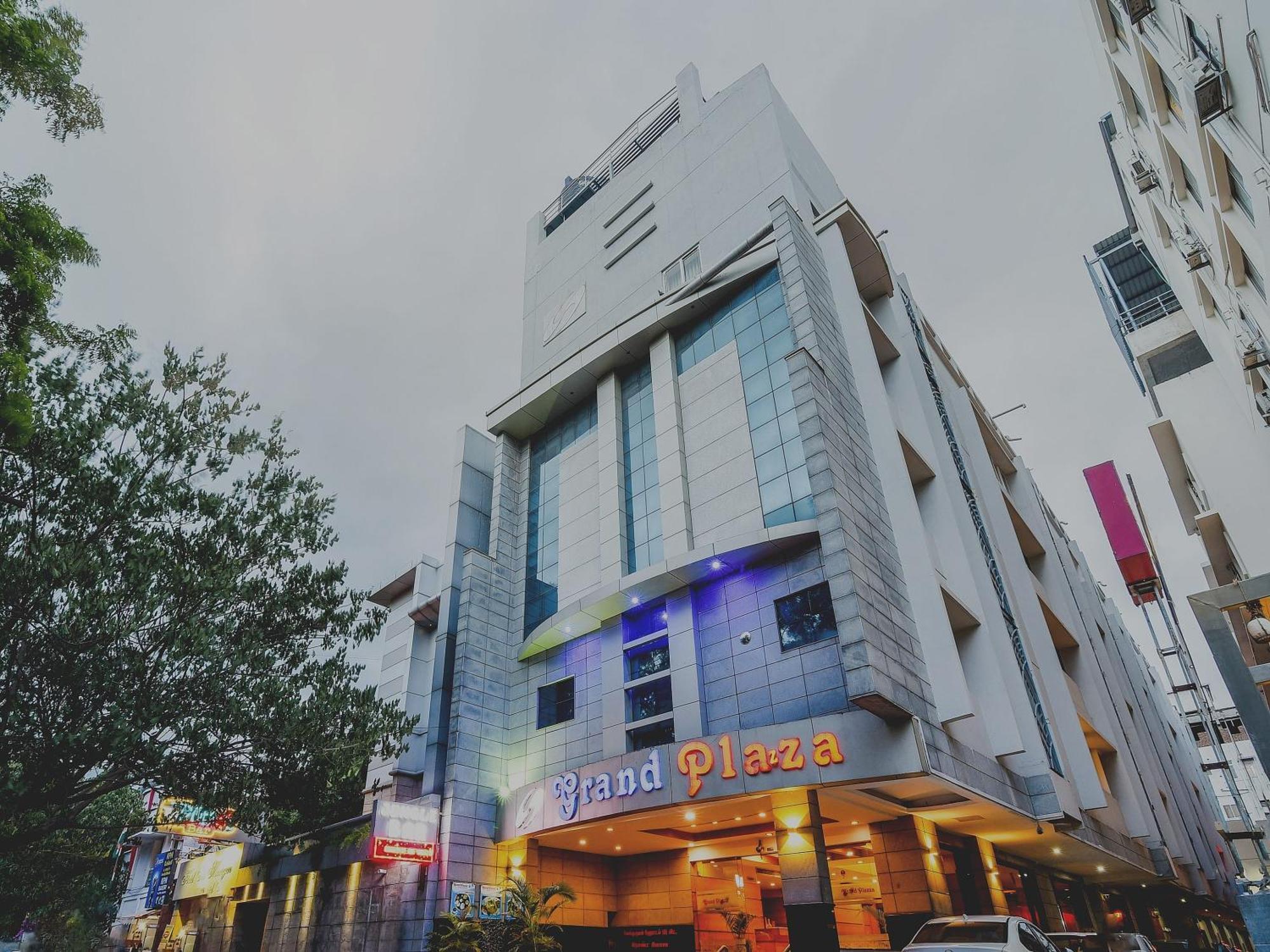 Hotel Super Capital O Grand Plaza Coimbatore Exterior foto