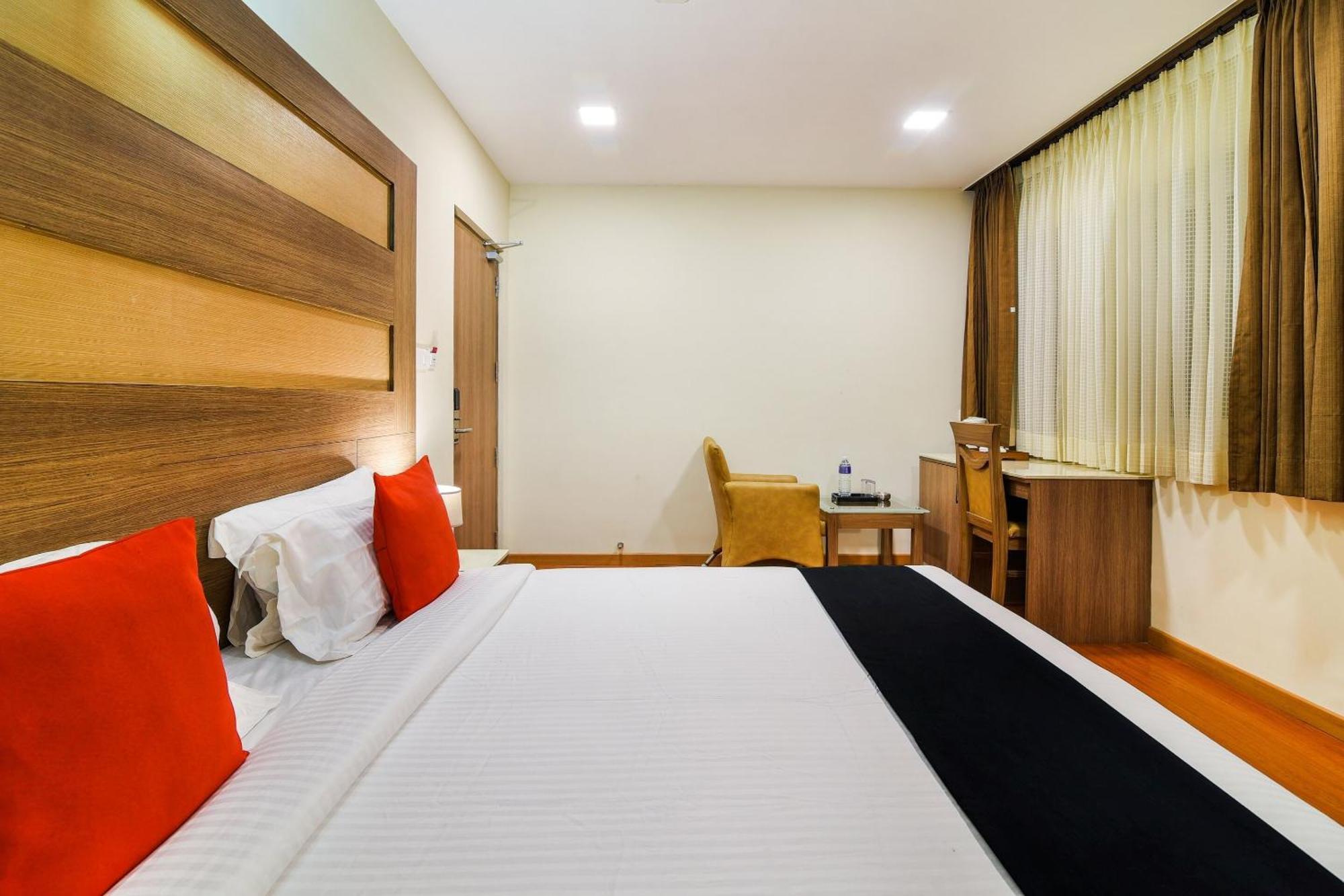 Hotel Super Capital O Grand Plaza Coimbatore Exterior foto