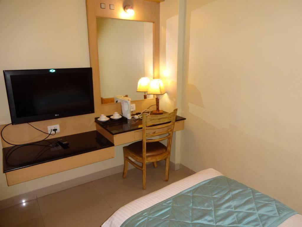 Hotel Super Capital O Grand Plaza Coimbatore Exterior foto