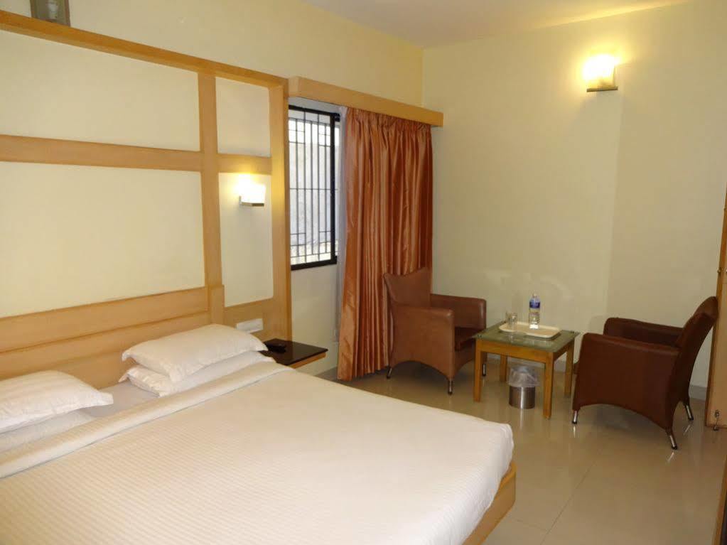Hotel Super Capital O Grand Plaza Coimbatore Exterior foto