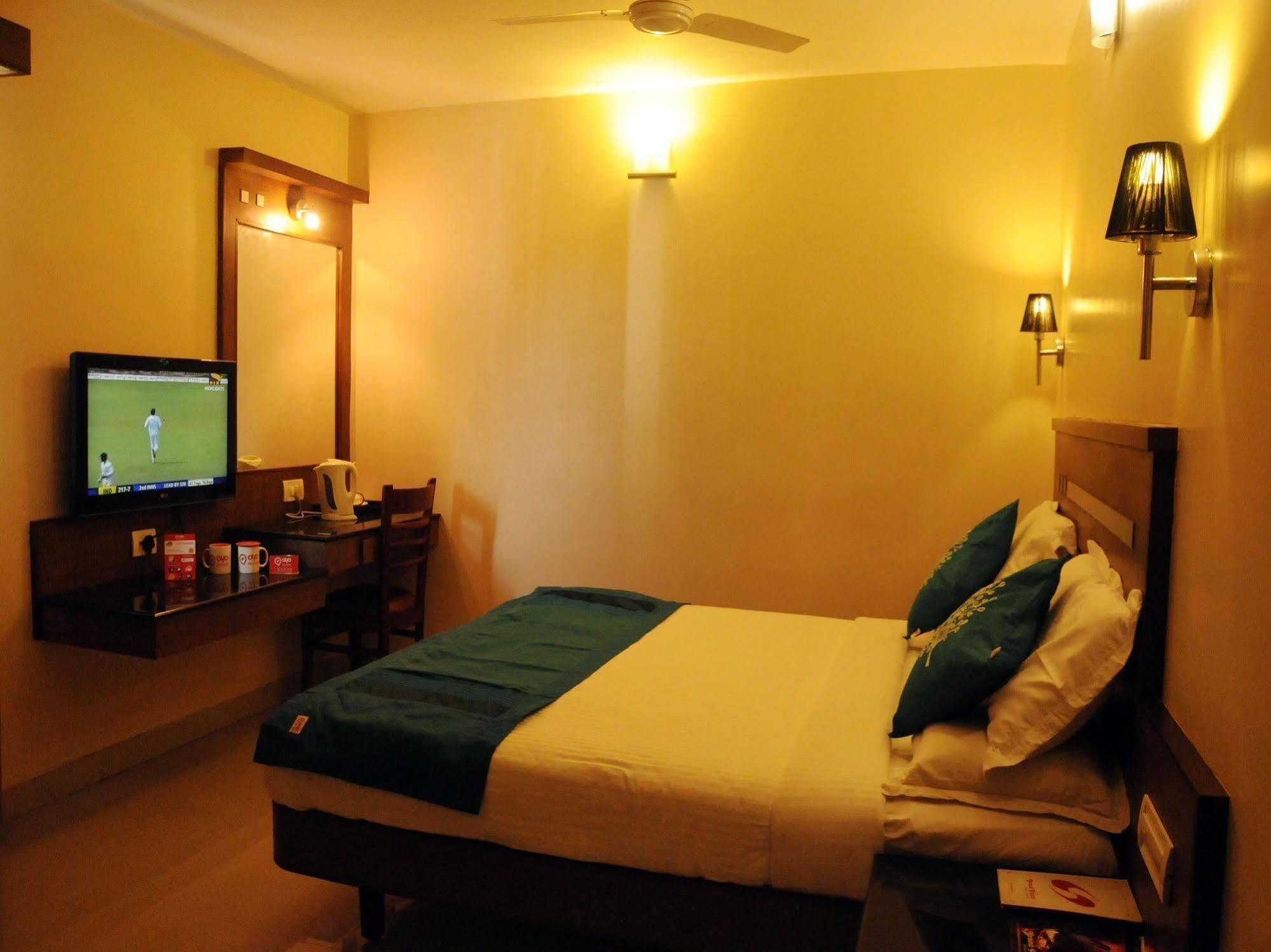 Hotel Super Capital O Grand Plaza Coimbatore Exterior foto